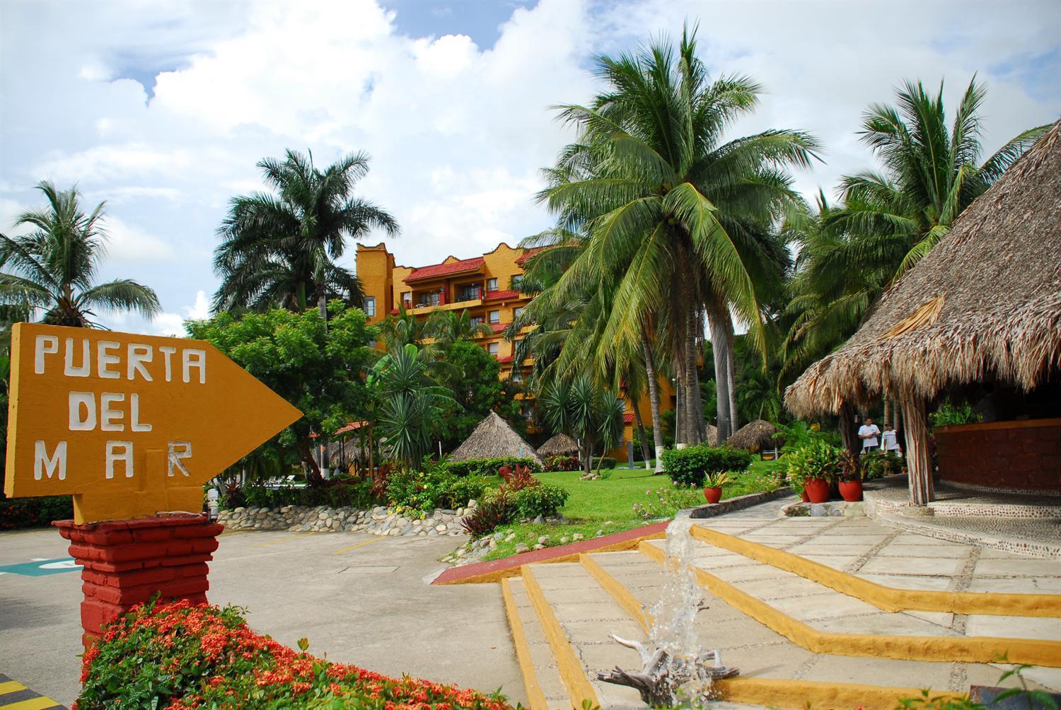 Hotel Puerta Del Mar Ixtapa Exterior photo